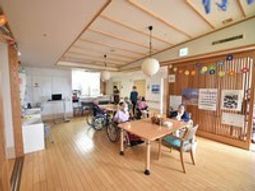 明るい共有スペースの様子