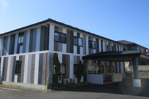 青空に映える建物外観