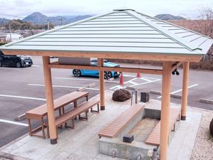 屋根付き足湯テラス  