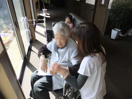 光が差し込む廊下
