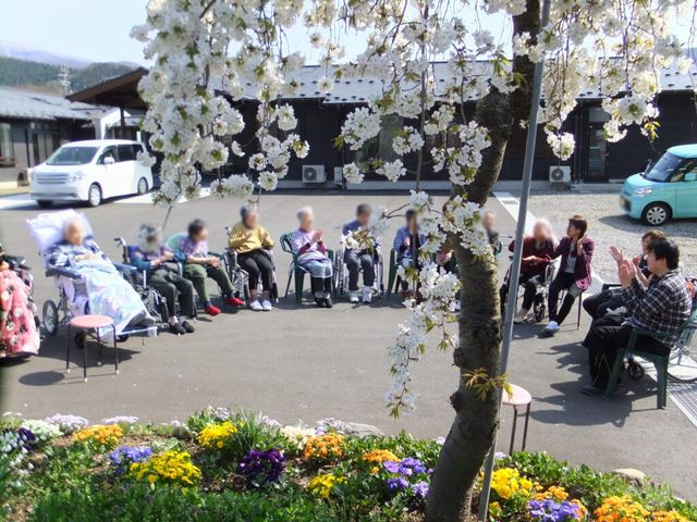 桜咲く交流の場