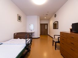 明るい居室の様子