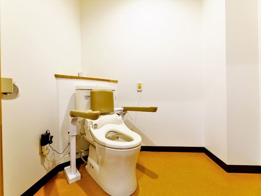 施設の写真 手すりを備えたトイレ