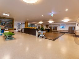 広々とした開放的なロビー