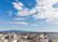 都市の景色と青空