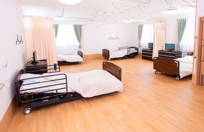 明るく広々とした居室