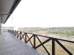 開放的なテラスの風景