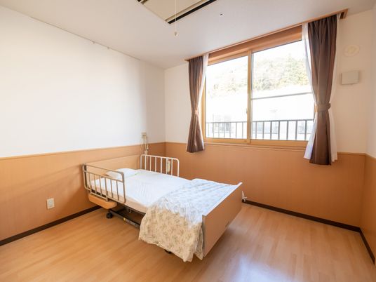 明るい居室の一角