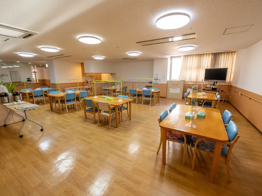 ゆったりした食堂空間