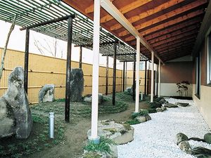 中庭の和風庭園