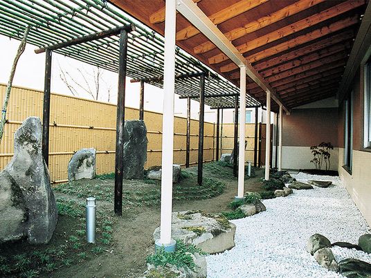 中庭の和風庭園