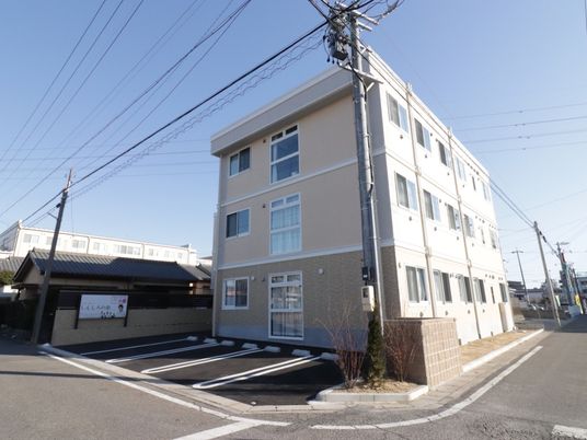 新築そうな建物の外観