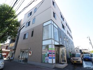 現代的な建物の外観