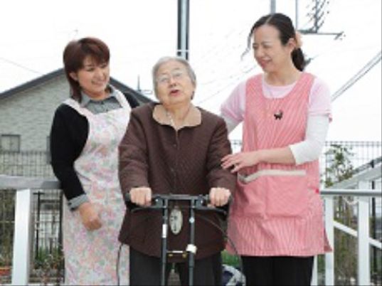 笑顔が印象的な外歩行訓練