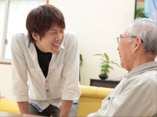 笑顔の対話シーン