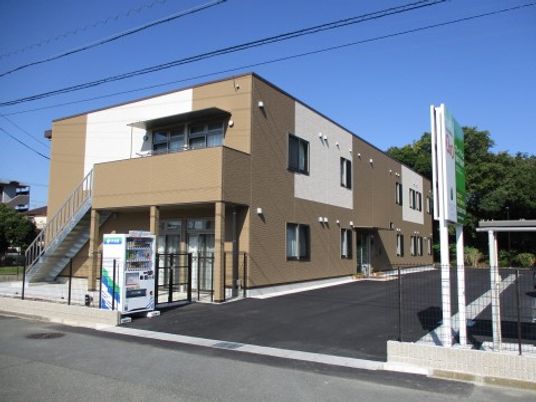 新しい建物の外観