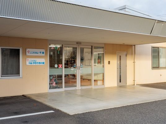 施設の正面玄関  