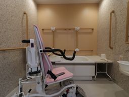 バリアフリーの浴室機器