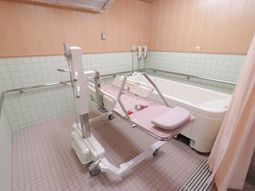 バリアフリーの浴室設備