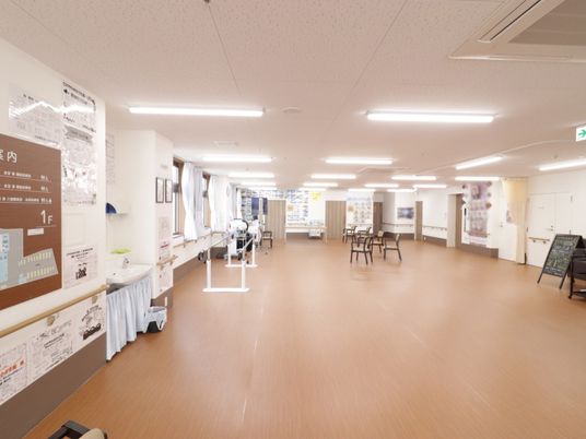 清潔感ある明るい廊下