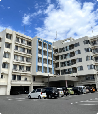 広々とした建物の外観