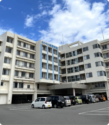 広々とした建物の外観