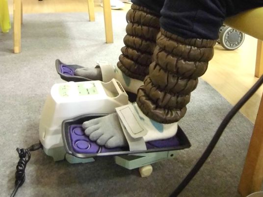 軽やかに足を動かす機械  