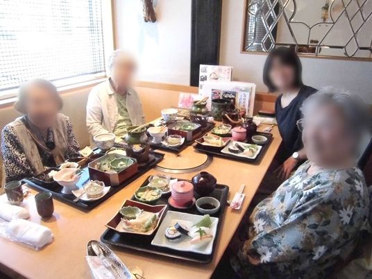 楽しいひとときの食事スペース