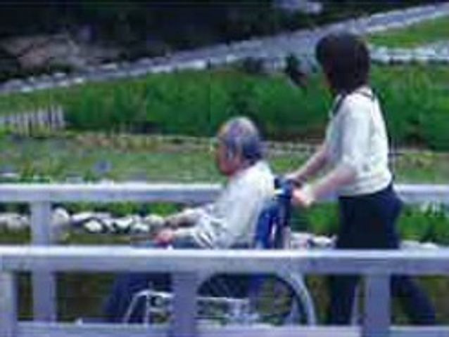 車椅子の方とスタッフ