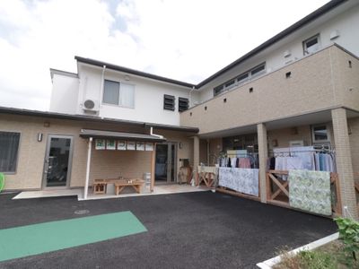 明るい中庭