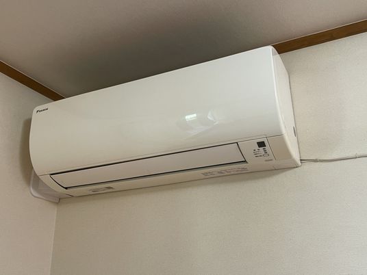 壁に取り付けた空調設備