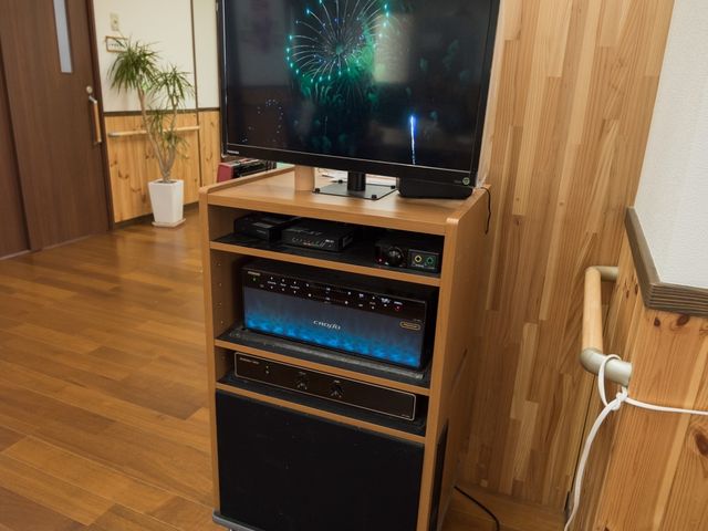 共用スペースのテレビ設備 テレビ 居心地の良い空間で、楽しい時を過ごせるような大画面テレビが置かれています。皆で集まり、様々な番組や映像をお楽しみいただけます。