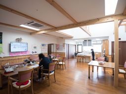 暖かみのある共同スペース