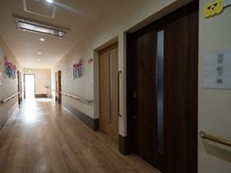 明るい廊下の様子