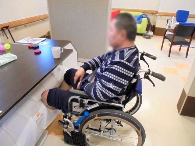 リハビリ用スペース 機能訓練室 明るいスペースで、リハビリが行いやすい環境です。車椅子の方も快適に過ごせます。