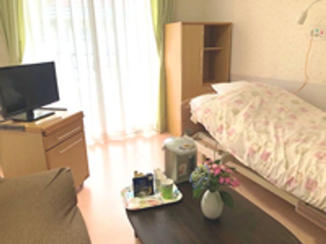 明るい空間の居室 居室 陽の光が注ぐ明るい空間で、リラックスできる居室です。快適な環境で仕事ができます。