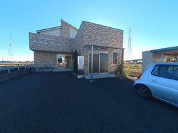 フロントエントランス