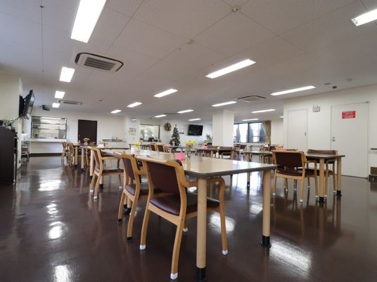 広々とした食堂空間