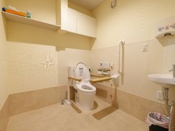 バリアフリーのトイレ空間