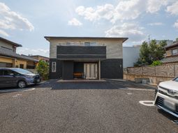 モダンな建物の外観