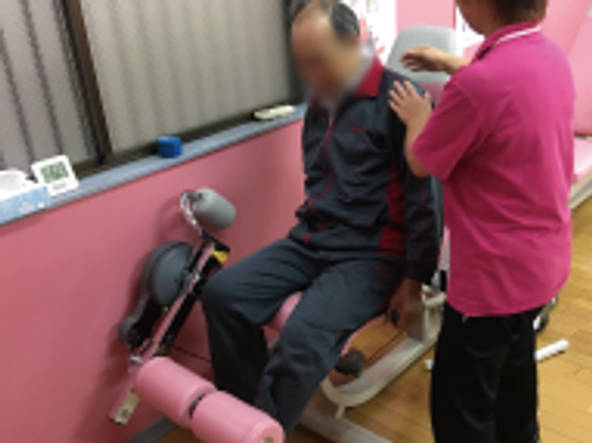 訓練機器を使う様子