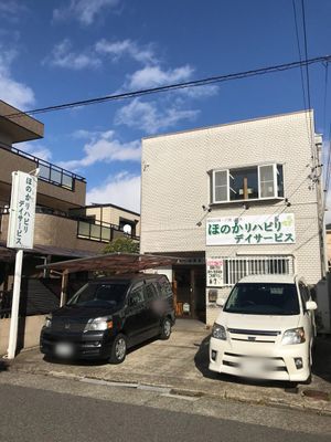 入口付近の建物外観