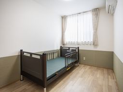 優しい光が差し込む居室