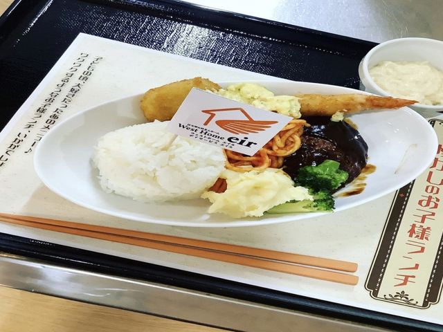 お子様用ランチプレート 食堂   子ども向けのランチが提供されています。彩り豊かで、お楽しみいただけるメニューです。