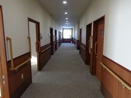廊下と部屋のドア