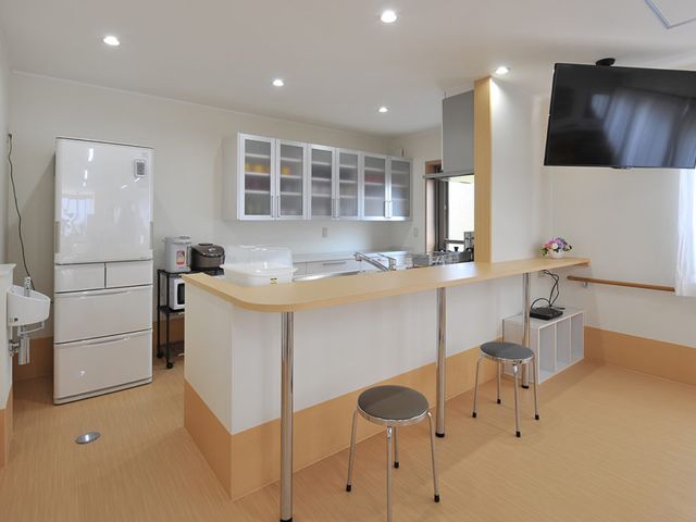 使いやすいキッチン キッチン 明るく整理されたキッチンです。調理スペースが広く、作業がしやすい環境が整っています。
