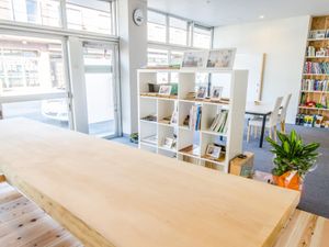 明るいラウンジ  