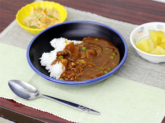 料理 料理 季節の野菜を使った彩り豊かな食事を提供します。栄養バランスのよい食事が特徴です。