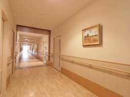 清潔感漂う廊下の風景