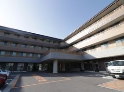 広々とした建物のエントランス